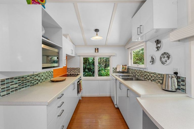 Photo of property in 31 Tane Road, Laingholm, Auckland, 0604