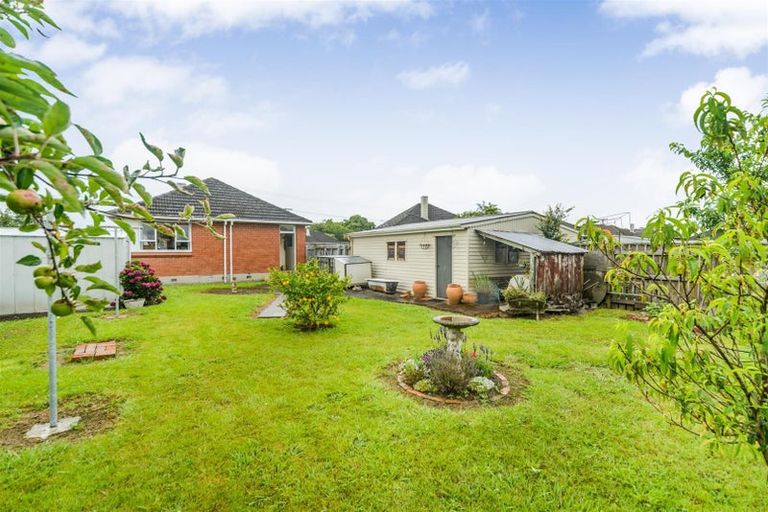 Photo of property in 27 Holland Crescent, Bulls, 4818