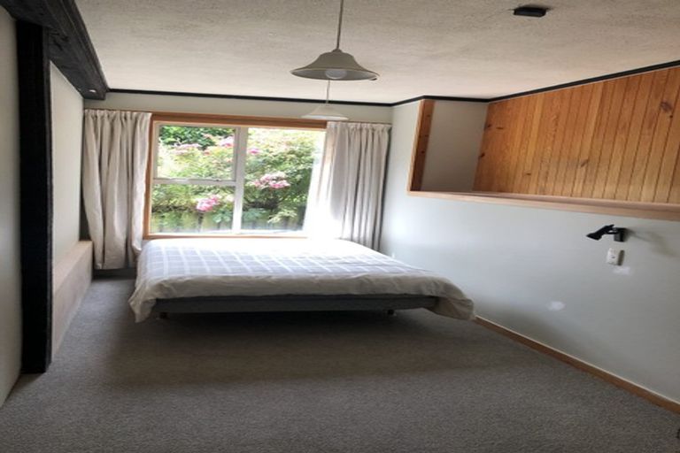 Photo of property in 5 Newnham Court, Tawa, Wellington, 5028