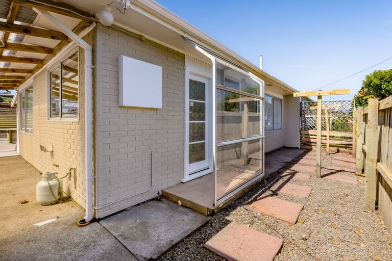 Photo of property in 28a Simons Street, Moturoa, New Plymouth, 4310