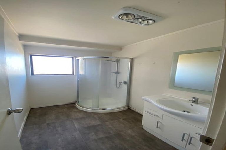 Photo of property in 19 Manuroa Road, Takanini, 2112