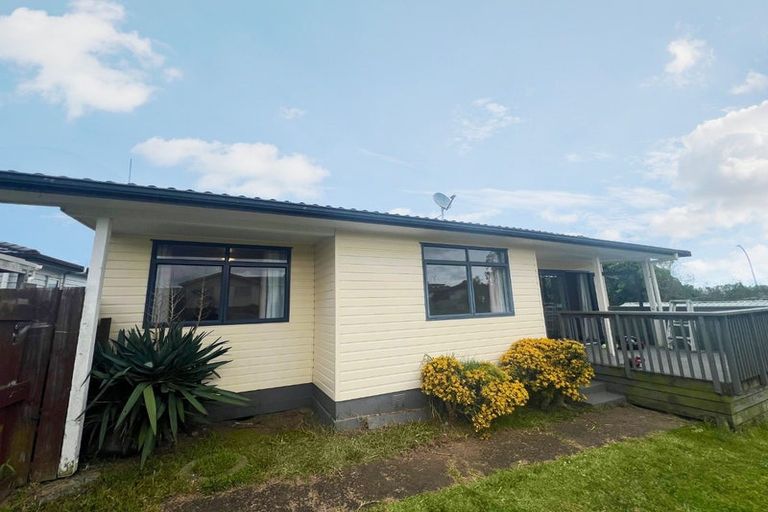 Photo of property in 1 Gambare Place, Wattle Downs, Auckland, 2103