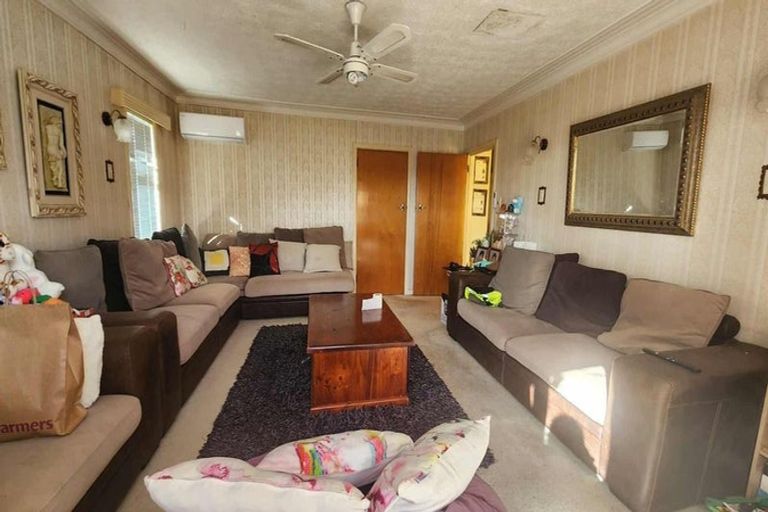 Photo of property in 44 Cliff View Drive, Green Bay, Auckland, 0604