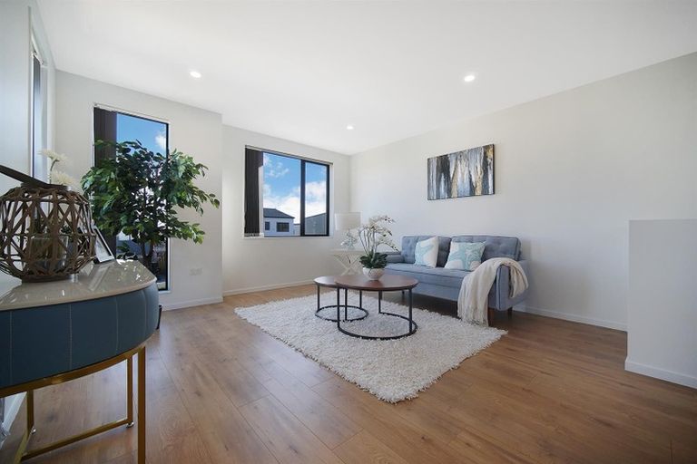 Photo of property in 22b Crestview Rise, Papakura, 2110