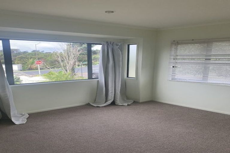 Photo of property in 1 Kittiwake Drive, Schnapper Rock, Auckland, 0632