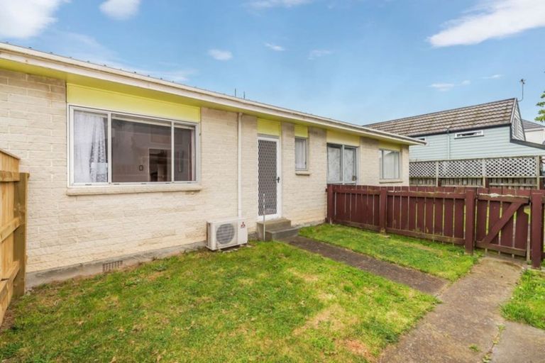 Photo of property in 10/171 Queens Drive, Lyall Bay, Wellington, 6022