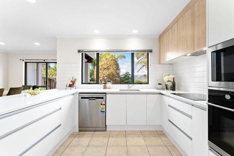 Photo of property in 29 Caversham Drive, Torbay, Auckland, 0630