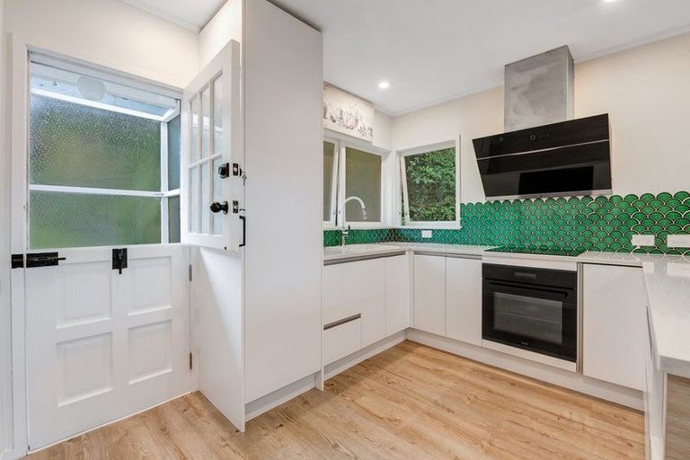 Photo of property in 2/10 Nea Place, Hillcrest, Auckland, 0627