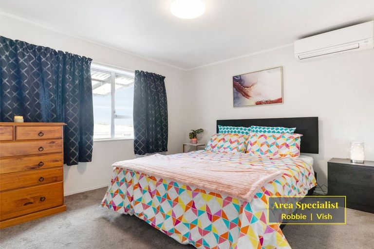 Photo of property in 2/94 Lynwood Road, New Lynn, Auckland, 0600