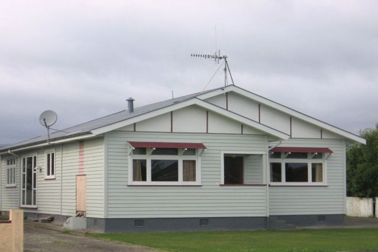 Photo of property in 27 Seddon Street, Levin, 5510