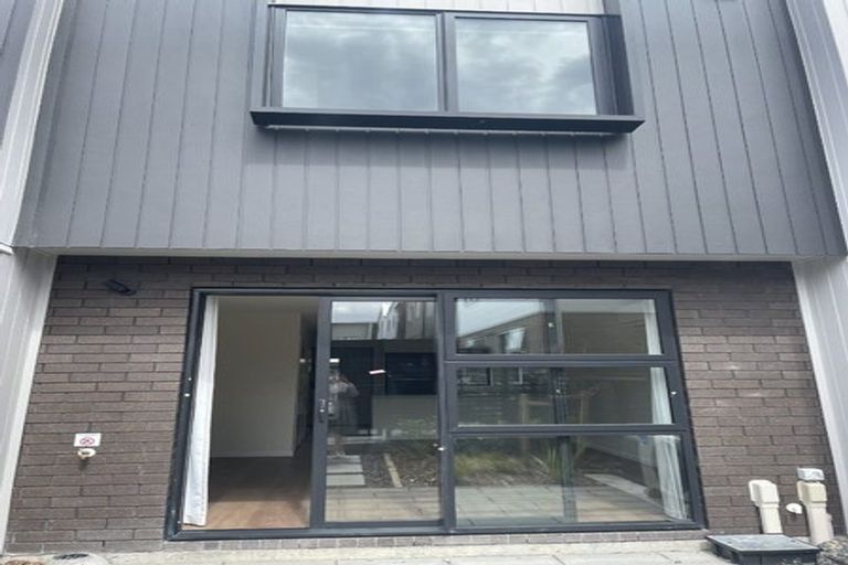 Photo of property in 9/25 Jabuka Street, Glen Eden, Auckland, 0602