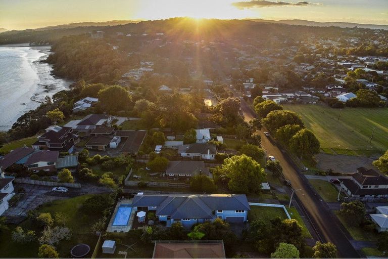 Photo of property in 34 Cliff View Drive, Green Bay, Auckland, 0604