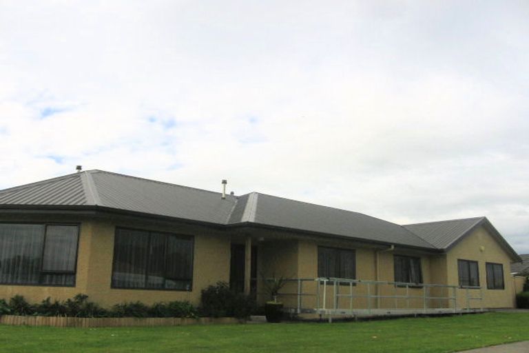 Photo of property in 6 Strachan Way, Highbury, Palmerston North, 4412