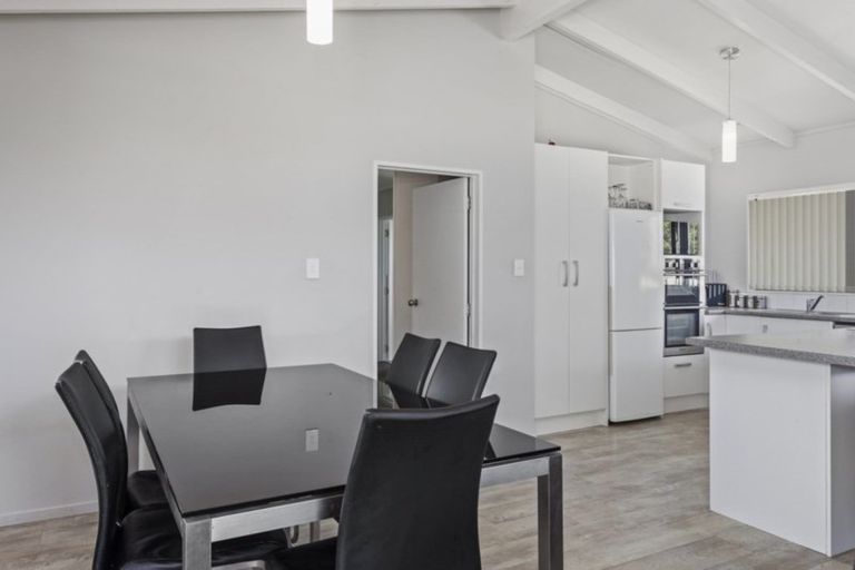 Photo of property in 10 Kanuka Place, Edgecumbe, 3120