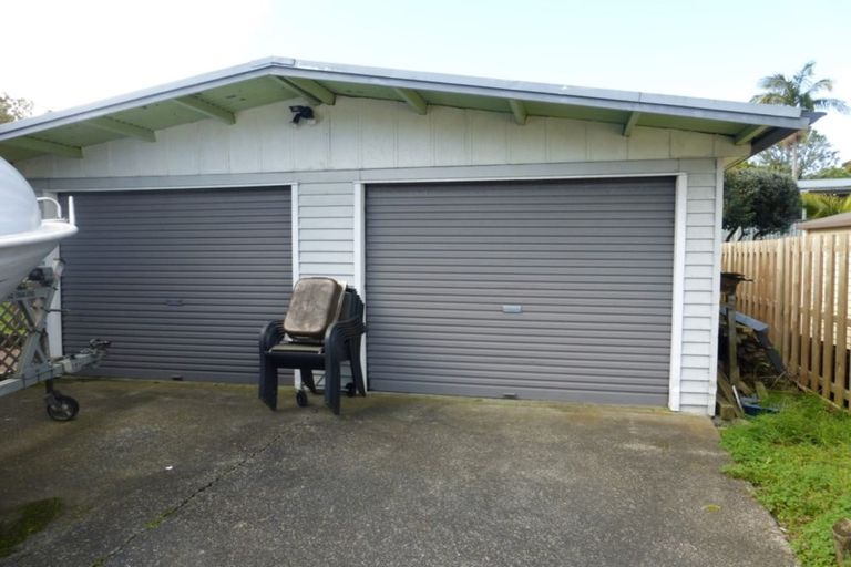 Photo of property in 46 La Rosa Street, Green Bay, Auckland, 0604