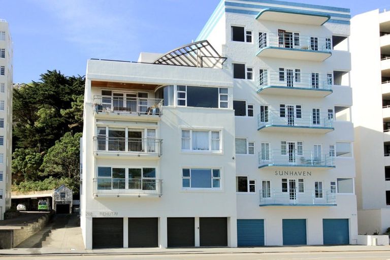 Photo of property in Rehutai Flats, 4/268 Oriental Parade, Oriental Bay, Wellington, 6011