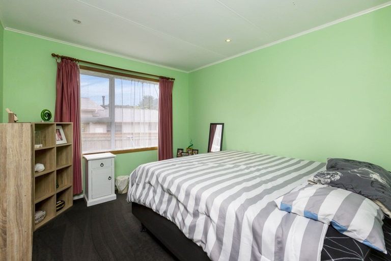 Photo of property in 28 Vista Crescent, Maoribank, Upper Hutt, 5018