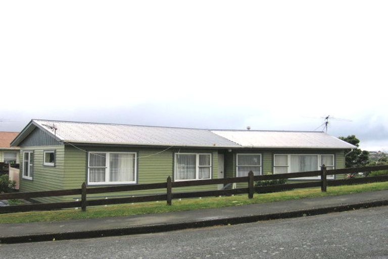 Photo of property in 1 Archbold Street, Newlands, Wellington, 6037