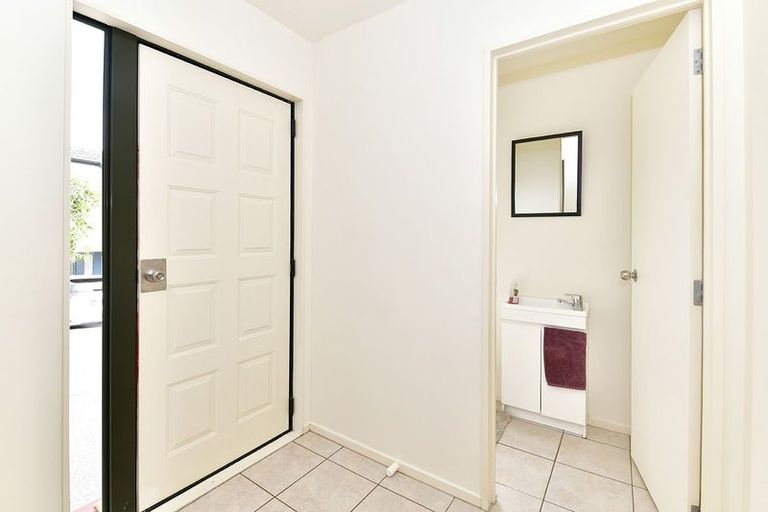 Photo of property in 13b Sunnydale Place, Oteha, Auckland, 0632