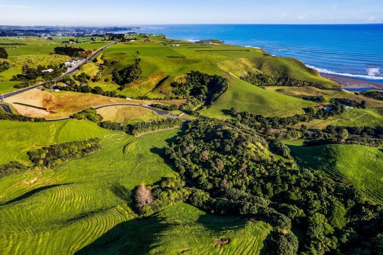 Photo of property in Tapuae, 1 Washer Road, Omata, New Plymouth, 4374
