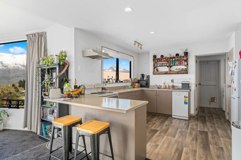 Photo of property in 8 Caples Place, Fernhill, Queenstown, 9300