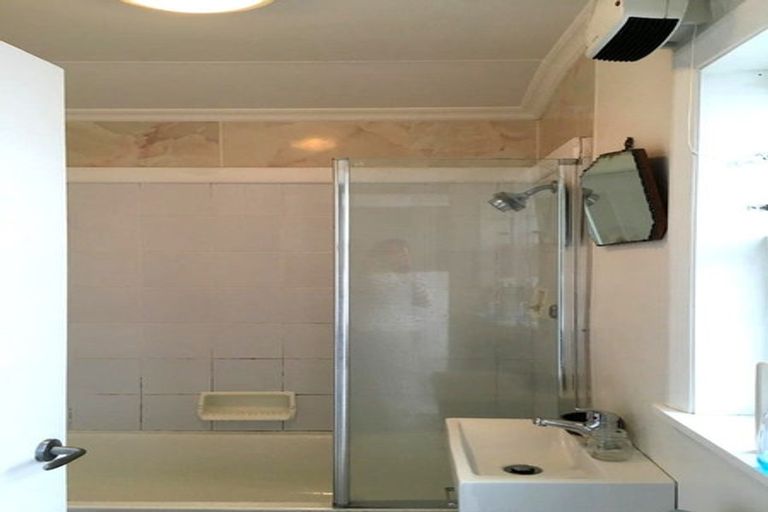 Photo of property in 6 Royal Street, Berhampore, Wellington, 6023