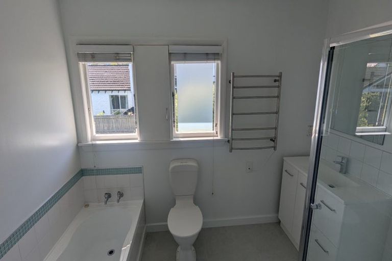 Photo of property in 2/7 Leonard Place, Saint Martins, Christchurch, 8022