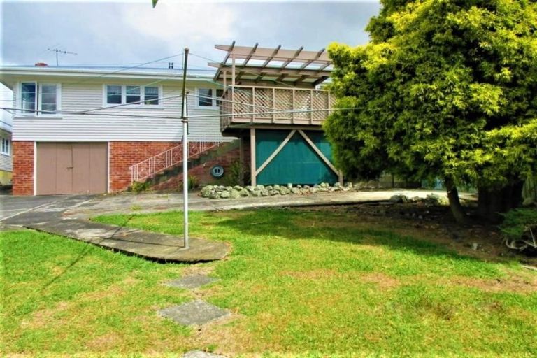 Photo of property in 37 St Leonards Road, Kelston, Auckland, 0602