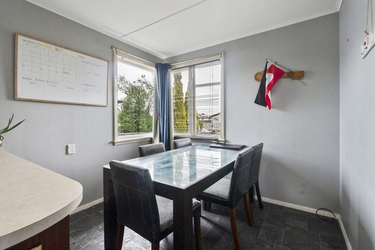 Photo of property in 19 Pembroke Street, Highbury, Palmerston North, 4412