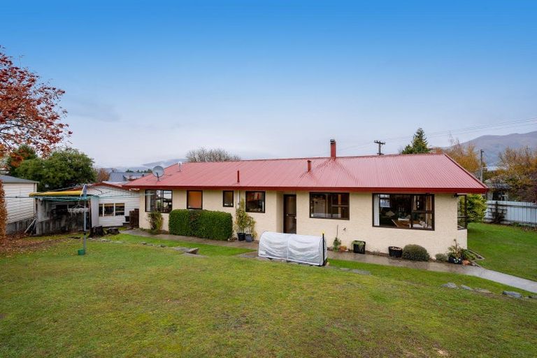 Photo of property in 2 Aeolus Place, Wanaka, 9305