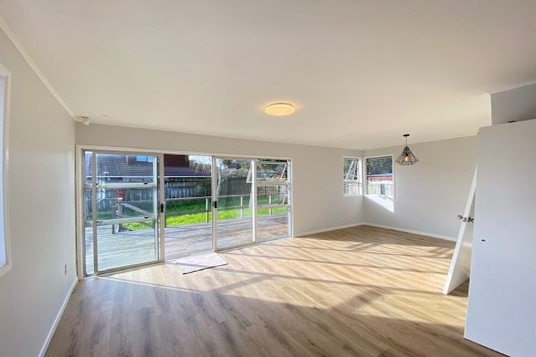 Photo of property in 75 Lewisham Street, Highland Park, Auckland, 2010