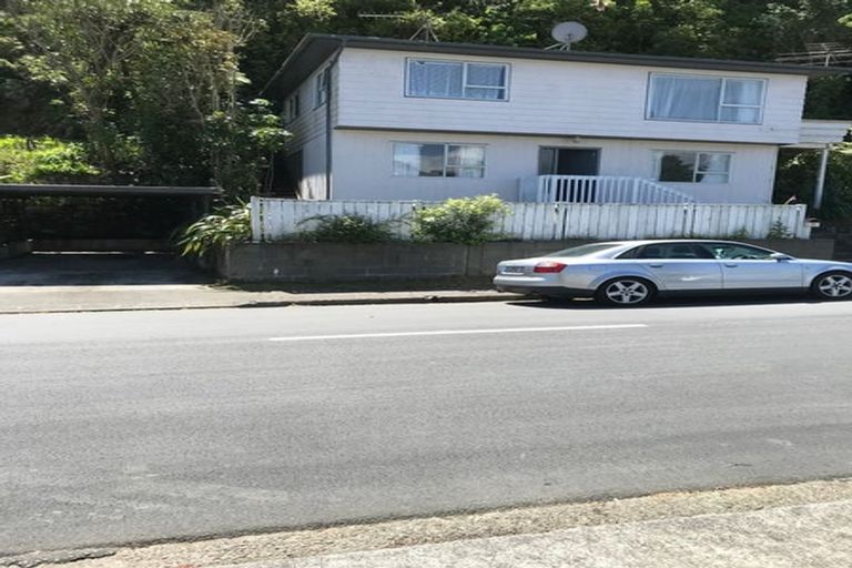 Photo of property in 26 Batchelor Street, Newlands, Wellington, 6037