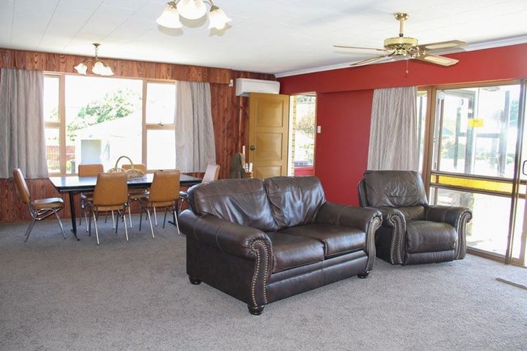 Photo of property in 63 Half Mile Road, Tuatapere, 9620