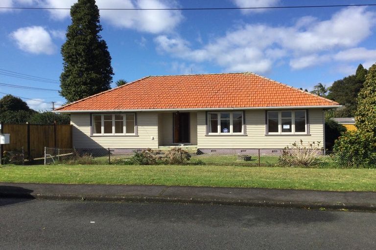 Photo of property in 64 Taikata Road, Te Atatu Peninsula, Auckland, 0610
