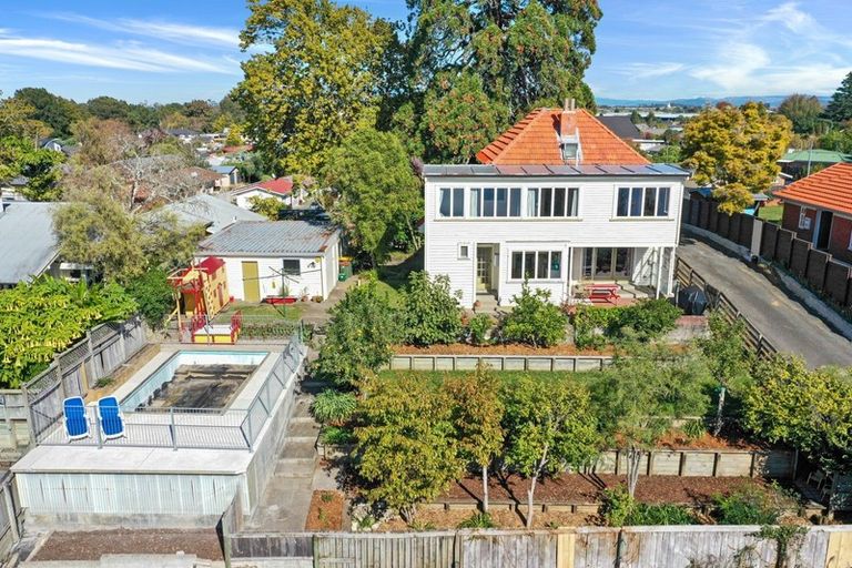 Photo of property in 82 Lake Crescent, Hamilton Lake, Hamilton, 3204