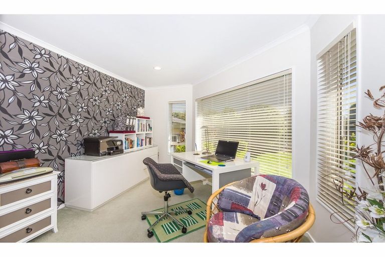 Photo of property in 32 Blue Heron Rise, Stanmore Bay, Whangaparaoa, 0932