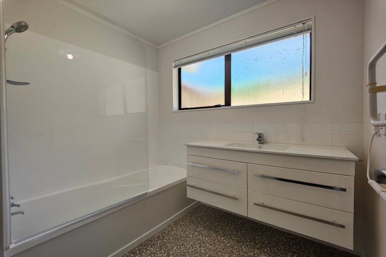 Photo of property in 17 Nalanda Crescent, Broadmeadows, Wellington, 6035