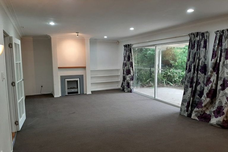 Photo of property in 31 Awaroa Road, Sunnyvale, Auckland, 0612