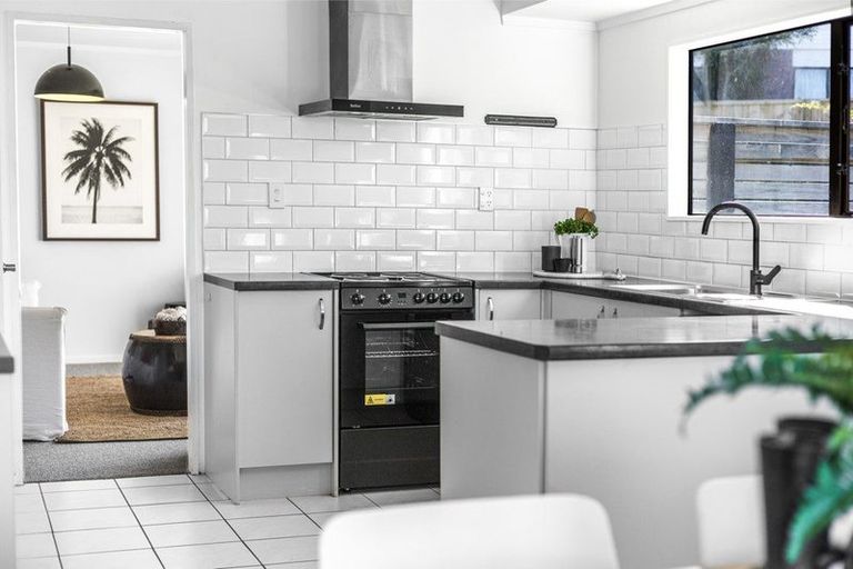 Photo of property in 64 Vintage Drive, Henderson, Auckland, 0612