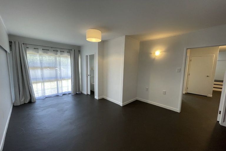 Photo of property in 37 Herekawe Drive, Spotswood, New Plymouth, 4310