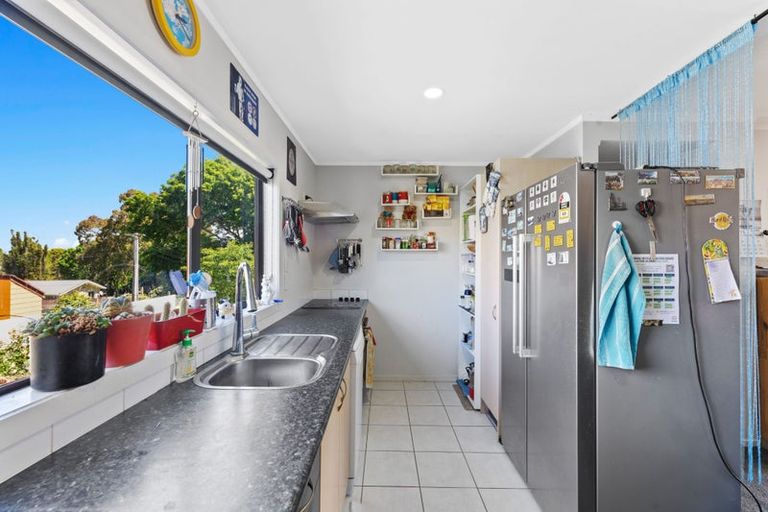 Photo of property in 28 Kevale Place, Manurewa, Auckland, 2102