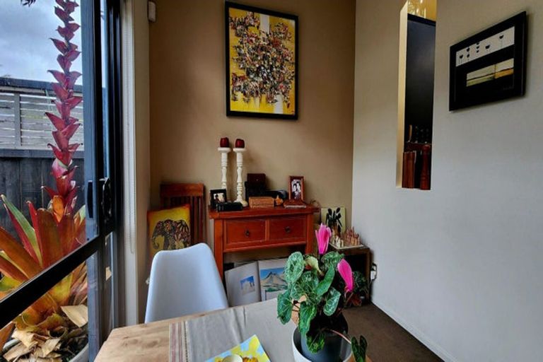 Photo of property in 11/2 Armoy Drive, East Tamaki, Auckland, 2016