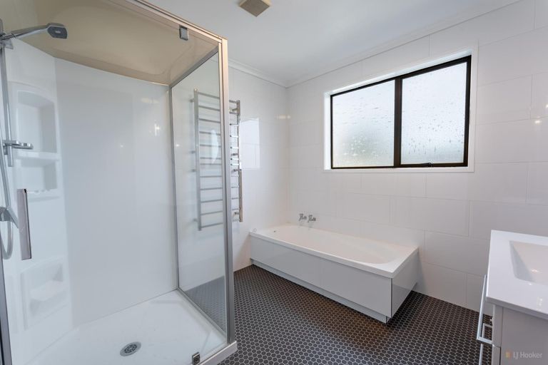 Photo of property in 12 Timaru Road, Waimate, 7924
