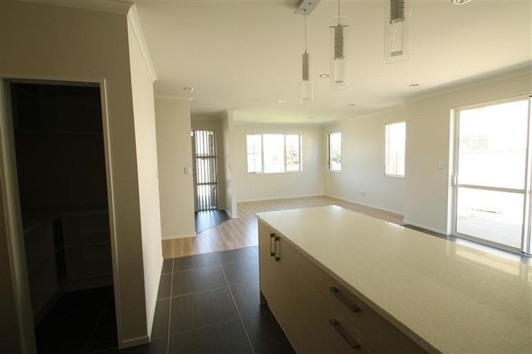 Photo of property in 23 Erceg Way, Rosehill, Papakura, 2113