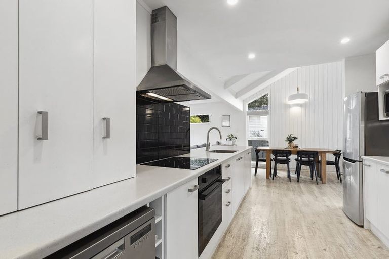 Photo of property in 70 Fyvie Avenue, Tawa, Wellington, 5028