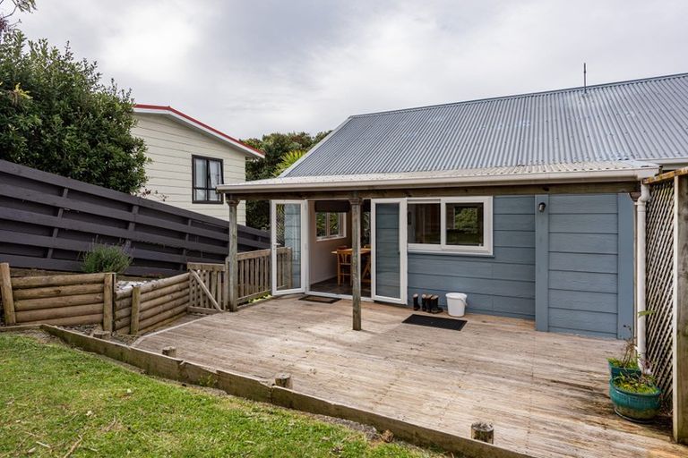 Photo of property in 52 Grays Road, Plimmerton, Porirua, 5026