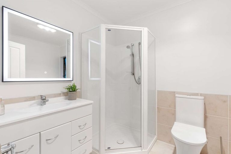 Photo of property in 9 Ambassador Glade, Orewa, 0931