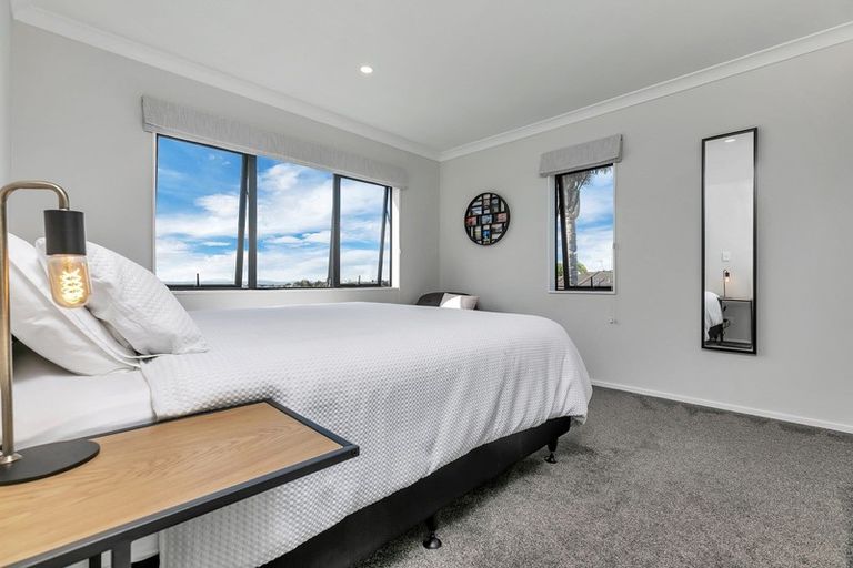 Photo of property in 29 Bernleigh Terrace, West Harbour, Auckland, 0618