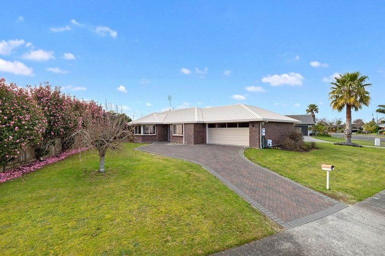Photo of property in 47 Waiwherowhero Drive, St Andrews, Hamilton, 3200