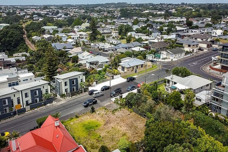 Photo of property in 10 Hobson Street, New Plymouth, 4312